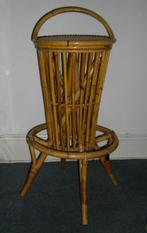 Zeldzame design rotankruk / Rare Italian Ratan Stool 1960s, Ophalen