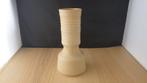 mooie licht crème kleurige vaas, Gebruikt, Overige kleuren, Aardewerk of Porselein, Ophalen of Verzenden