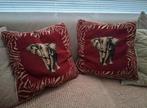 Decoratieve kussens met olifantmotief, Huis en Inrichting, Ophalen of Verzenden, Gebruikt, Rood, Vierkant