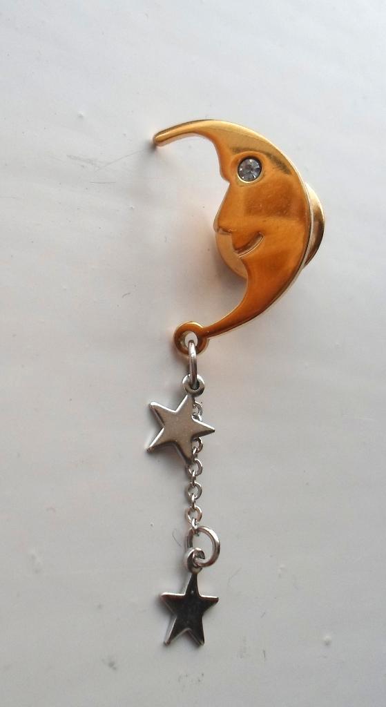 AVON Broche. Maan met twee sterretjes. Goldplated. Rijnsteen, Sieraden, Tassen en Uiterlijk, Broches, Zo goed als nieuw, Overige materialen