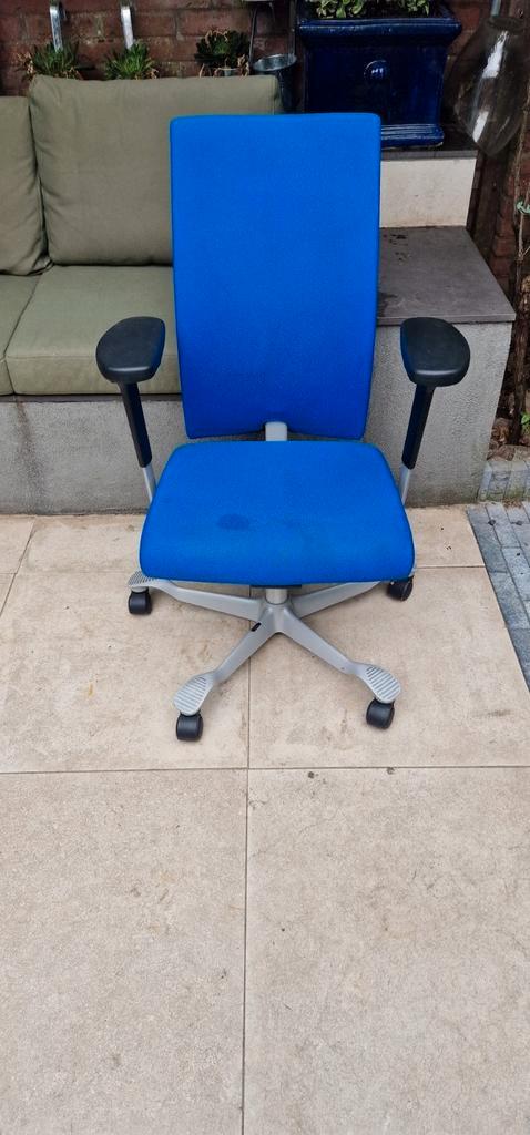 Ergonomische HAG H04 4600 bureaustoel, Huis en Inrichting, Bureaustoelen, Zo goed als nieuw, Bureaustoel, Blauw, Ergonomisch, Ophalen