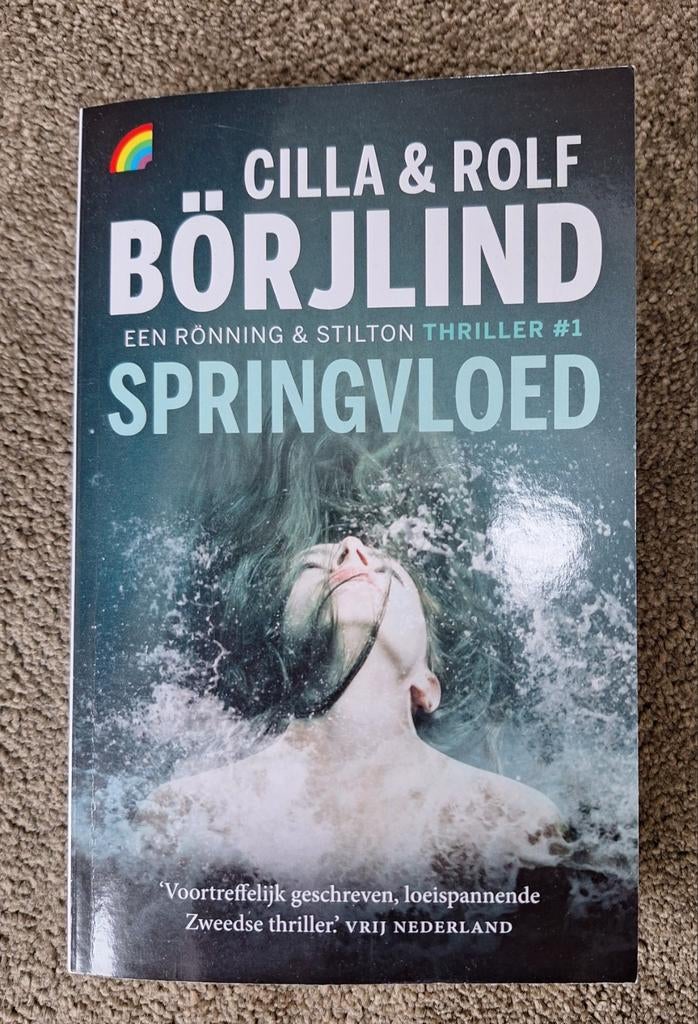 Springvloed - van Cilla en Rolf Börjlind, Boeken, Thrillers, Gelezen, Ophalen of Verzenden