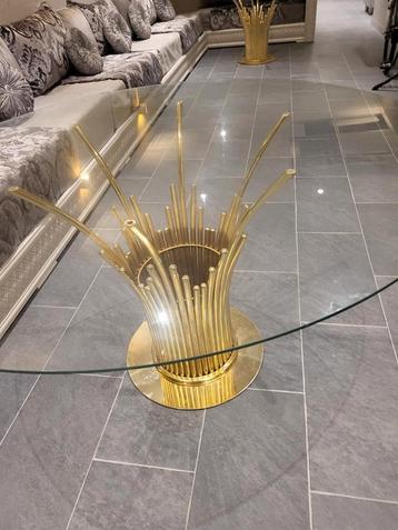 Mooie ronde glastafels met gouden onderstel beschikbaar voor biedingen
