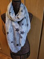 Grijs/witte Sjaal met opdruk van zwarte sterren - als nieuw!, Kleding | Dames, Mutsen, Sjaals en Handschoenen, Ophalen of Verzenden