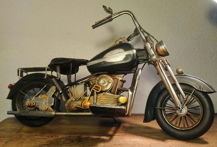 Groot model 1: 3 HARLEY DAVIDSON 60-65 cm 2 modellen USA, Hobby en Vrije tijd, Modelbouw | Overige, Nieuw, 1:32 tot 1:50, Ophalen of Verzenden