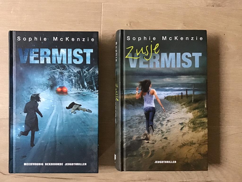 2 boeken van Sophie McKenzie - Vermist en zusje vermist, Ophalen, Zo goed als nieuw