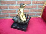 bijzonder bronzen beeld, dame in hand, Ophalen of Verzenden