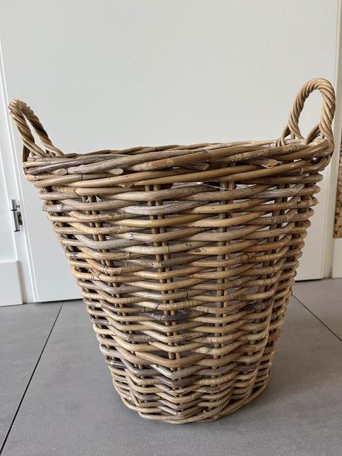 Rieten mand, Huis en Inrichting, Woonaccessoires | Schalen en Manden, Zo goed als nieuw, Mand, Rond, Riet, Ophalen