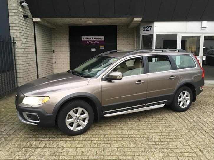 Volvo XC70 2.4 D5 Summum / LEDER / NAVI / TREKHAAK / FRISSE, Auto's, Volvo, Bedrijf, Te koop, XC70, 4x4, ABS, Airbags, Airconditioning