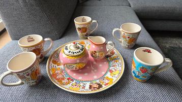 Blond servies beschikbaar voor biedingen