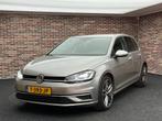 Volkswagen Golf 1.0 TSI 110pk 5D 2017 Grijs, Auto's, Zwart, USB, Handgeschakeld, 3 cilinders