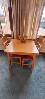 Tafel + 2 stoelen blank eiken rode stoffen zitting. Bieden!, Ophalen, Eikenhout