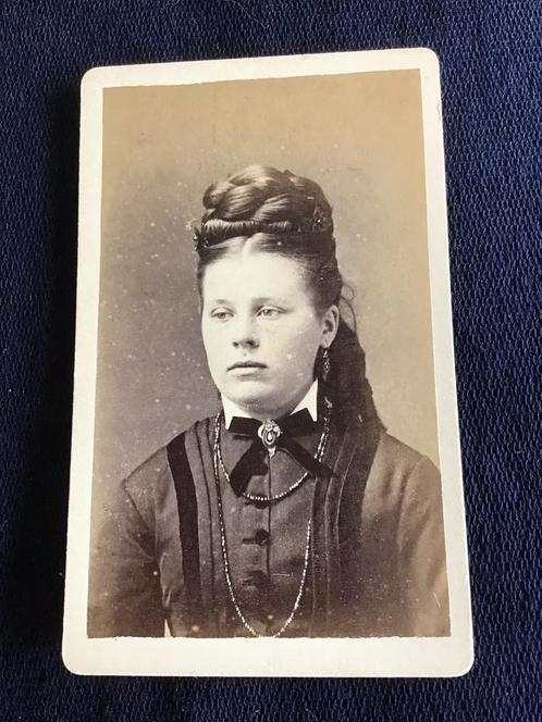 CDV, Dame, C.A.L. Reinhardt, Winschoten, zeer oud,dun karton, Verzamelen, Foto's en Prenten, Gebruikt, Foto, Voor 1940, Ophalen of Verzenden