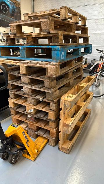 Pallets 12 stuks beschikbaar voor biedingen