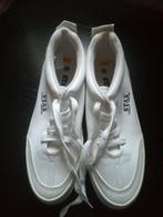 Mooie witte schoenen
Merk Stax
Maat 40 NIEUW, Kleding | Heren, Schoenen, Ophalen of Verzenden, Nieuw, Wit