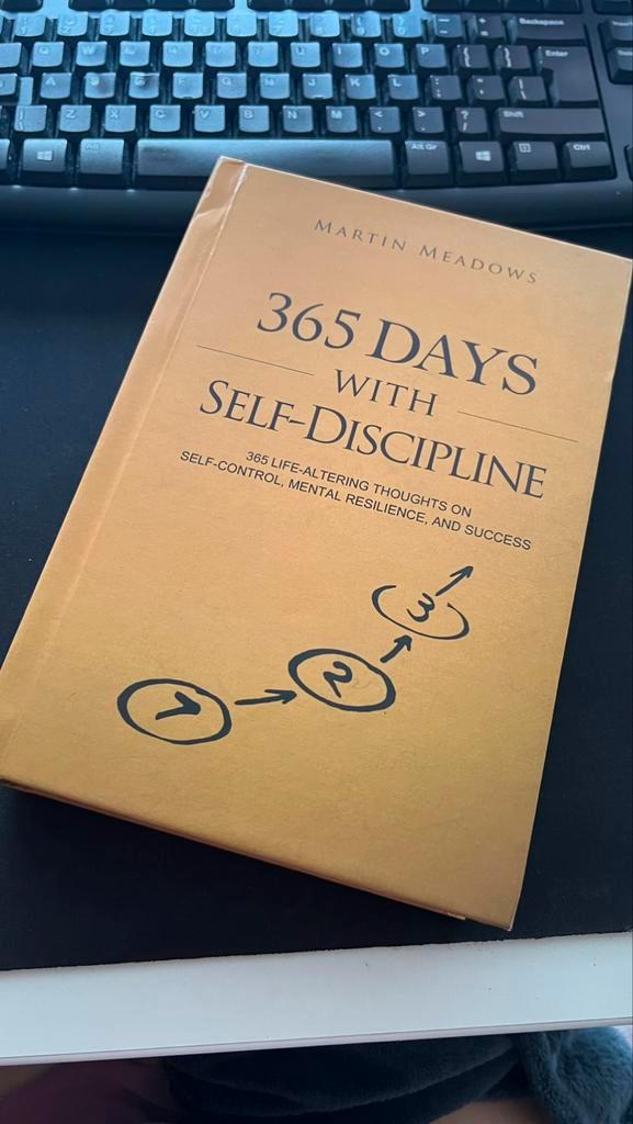 365 Day with Self-Discipline, Boeken, Advies, Hulp en Training, Zo goed als nieuw, Ophalen of Verzenden