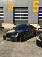 Mercedes-Benz W211 E55 AMG / V8kompressor / sedan / zwart, Auto's, Automaat, Achterwielaandrijving, Stoelverwarming, Leder en Stof