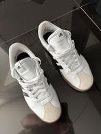 Adidas sneakers maat 43,5, Kleding | Heren, Schoenen, Ophalen of Verzenden, Zo goed als nieuw