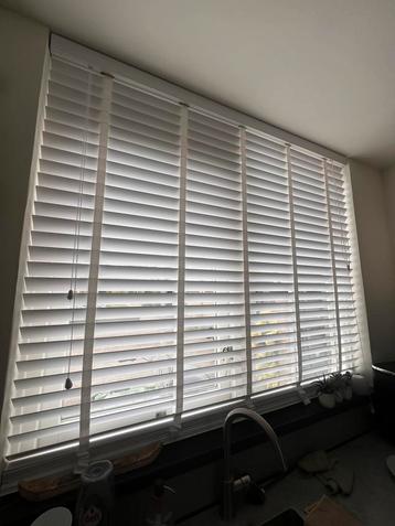 Houten jaloezie wit beschikbaar voor biedingen