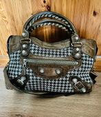 Balenciaga First, Sieraden, Tassen en Uiterlijk, Tassen | Damestassen, Ophalen of Verzenden, Zo goed als nieuw, Bruin, Schoudertasje
