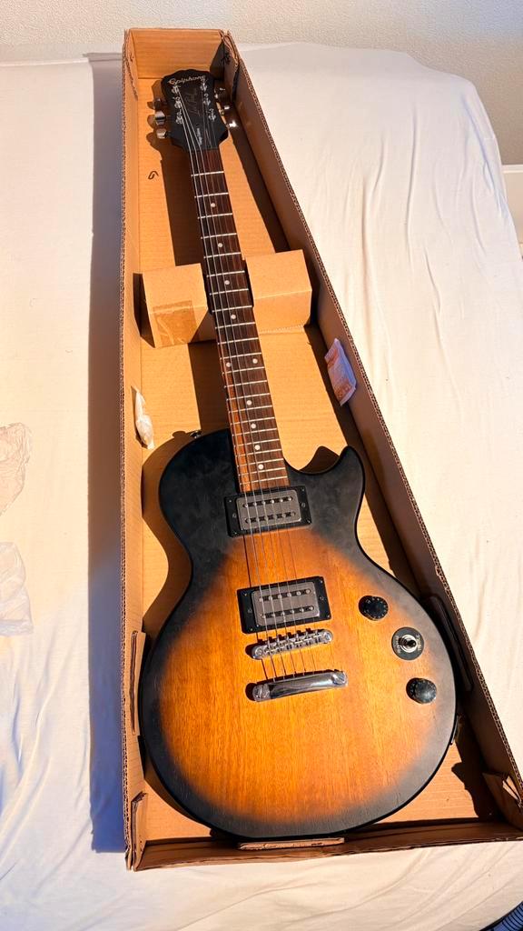 Epiphone Les Paul Special VE+versterker, Muziek en Instrumenten, Snaarinstrumenten | Gitaren | Elektrisch, Zo goed als nieuw, Solid body