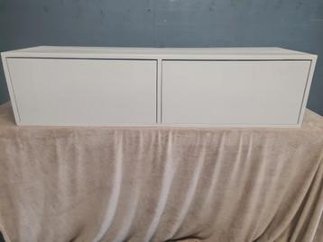 Tv-meubel zwevend 120 cm lang van massief mangohout 