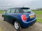 MINI Mini 1.5 Cooper D Business Navi (bj 2015), Voorwielaandrijving, Gebruikt, 1165 kg, Blauw