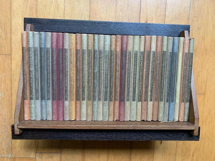 Querido kastje met 30 novellen (rond 1930), Boeken, Literatuur, Gelezen, Nederland, Ophalen of Verzenden