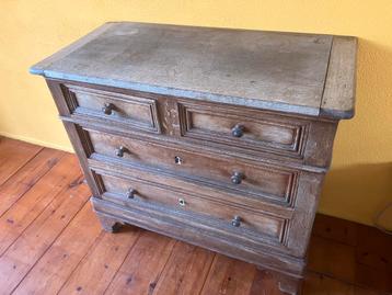 Antiek eiken ladenkast beschikbaar voor biedingen