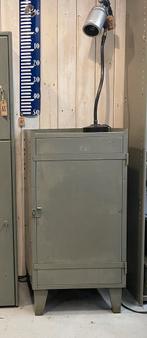 Industriële werkplaats kast - vintage ijzer kastje, ., Ophalen of Verzenden, Zo goed als nieuw, .