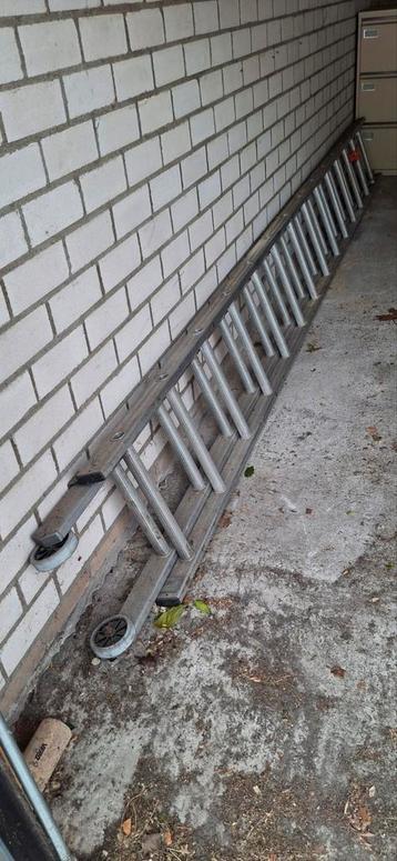 Aluminium ladder - 2x14 treden beschikbaar voor biedingen