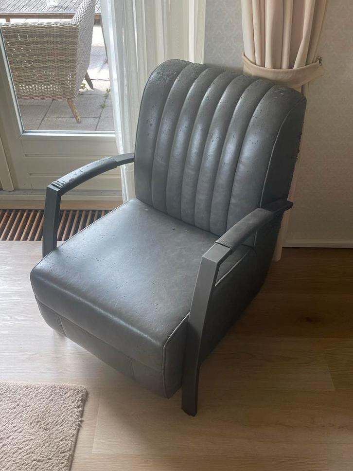 2 Grijze Fauteuils met Metalen Frame, Huis en Inrichting, Fauteuils, Gebruikt, Metaal, 50 tot 75 cm, 75 tot 100 cm, Ophalen