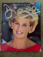 Diana, Prinses van het Volk - Nieuwstaat!, Boeken, Ophalen of Verzenden, Nieuw, Film, Tv en Media