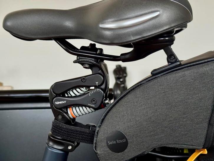 Kinekt verende zadelpen 27,2 x 350 MM, Fietsen en Brommers, Fietsonderdelen, Zo goed als nieuw, Algemeen, Overige typen, Ophalen of Verzenden