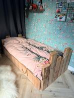 Stoer jongens of meisjes bed van robuust van hout 90x200, 85 tot 100 cm, Ophalen of Verzenden, Zo goed als nieuw, Lattenbodem