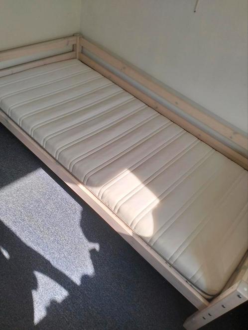 Eenpersoons (logeer)bed met eventueel nog goede Ikea Malvik, Huis en Inrichting, Slaapkamer | Bedden, Gebruikt, Eenpersoons, 90 cm