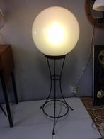 Vintage vloerlamp. Hoogte 110 cm. Kunststof bol 40 cm, Huis en Inrichting, Lampen | Vloerlampen, Kunststof, Ophalen of Verzenden