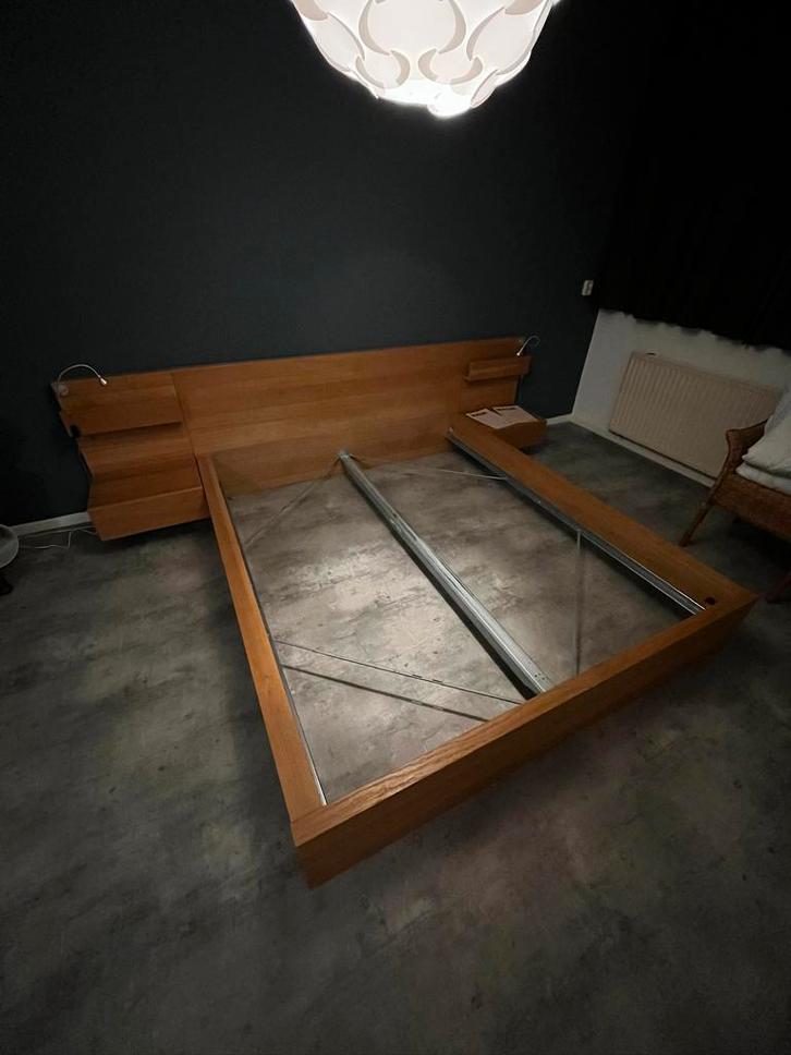 Twee persoons bed Ikea Malm, Huis en Inrichting, Slaapkamer | Bedden, Zo goed als nieuw, Tweepersoons, 160 cm, 200 cm, Hout, Bruin