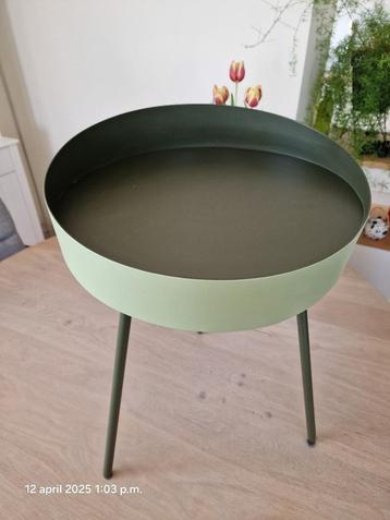side table beschikbaar voor biedingen