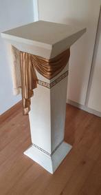 𝕋𝕆ℙ; Wit gouden zuil - pilaar met Versace/griekse symbolen, Huis en Inrichting, Woonaccessoires | Zuilen en Pilaren, Ophalen