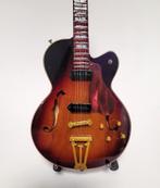 Elvis Presley gitaar bruin miniatuur van hout mini guitar, Verzamelen, Muziek, Artiesten en Beroemdheden, Info@deconoord.nl, Deco Noord