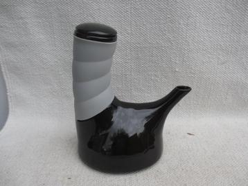 DESIGN THEEPOT VAN NICOLAI CARELS. beschikbaar voor biedingen