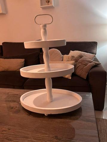 Etagères beschikbaar voor biedingen