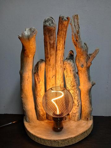 Landelijke tafellamp van drijfhout  beschikbaar voor biedingen
