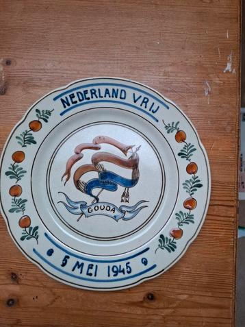 Antiek Wandbord Gouda 5 Mei 1945 beschikbaar voor biedingen