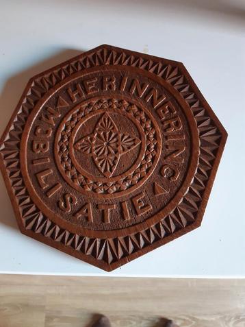 Nederlands mobilisatie plaquette van hout  orgineel  beschikbaar voor biedingen