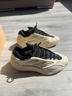 Adidas Yeezy Boost 700 V3 Azael Maat 42, Ophalen of Verzenden, Zo goed als nieuw, Beige, Sneakers of Gympen