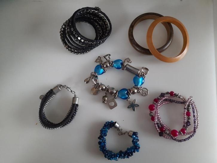 7 verschillende armbanden, Sieraden, Tassen en Uiterlijk, Armbanden, Zo goed als nieuw, Overige materialen, Overige kleuren, Met bedels of kralen