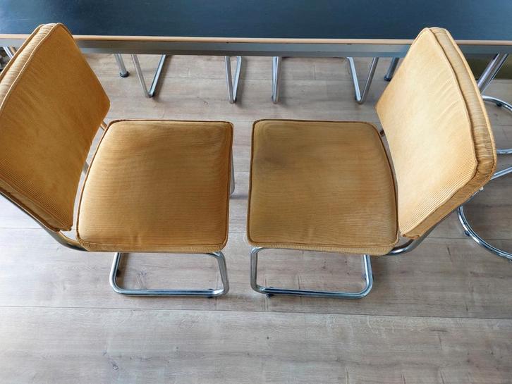 2 stoelen Zuiver, oker, ribfluweel, Huis en Inrichting, Stoelen, Gebruikt, Twee, Ophalen