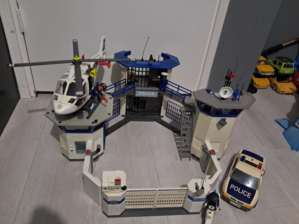 Playmobil politiebureau, Ophalen